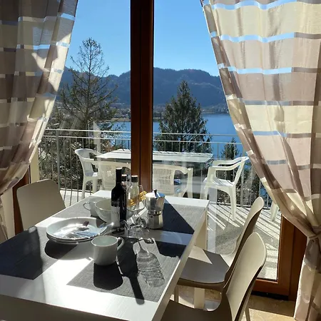 Carlotta Apartman Crone